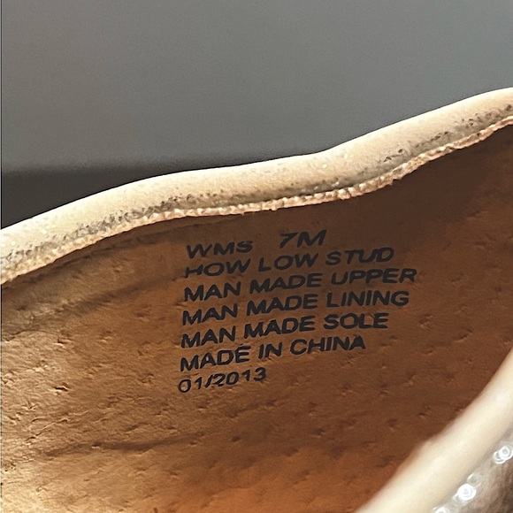 Like New Kenneth Cole silver studded flats 7M - Picture 6 of 7